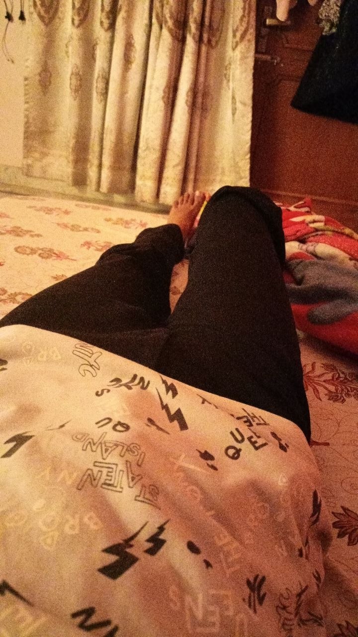 Cosy lying-down view with graphic-print top